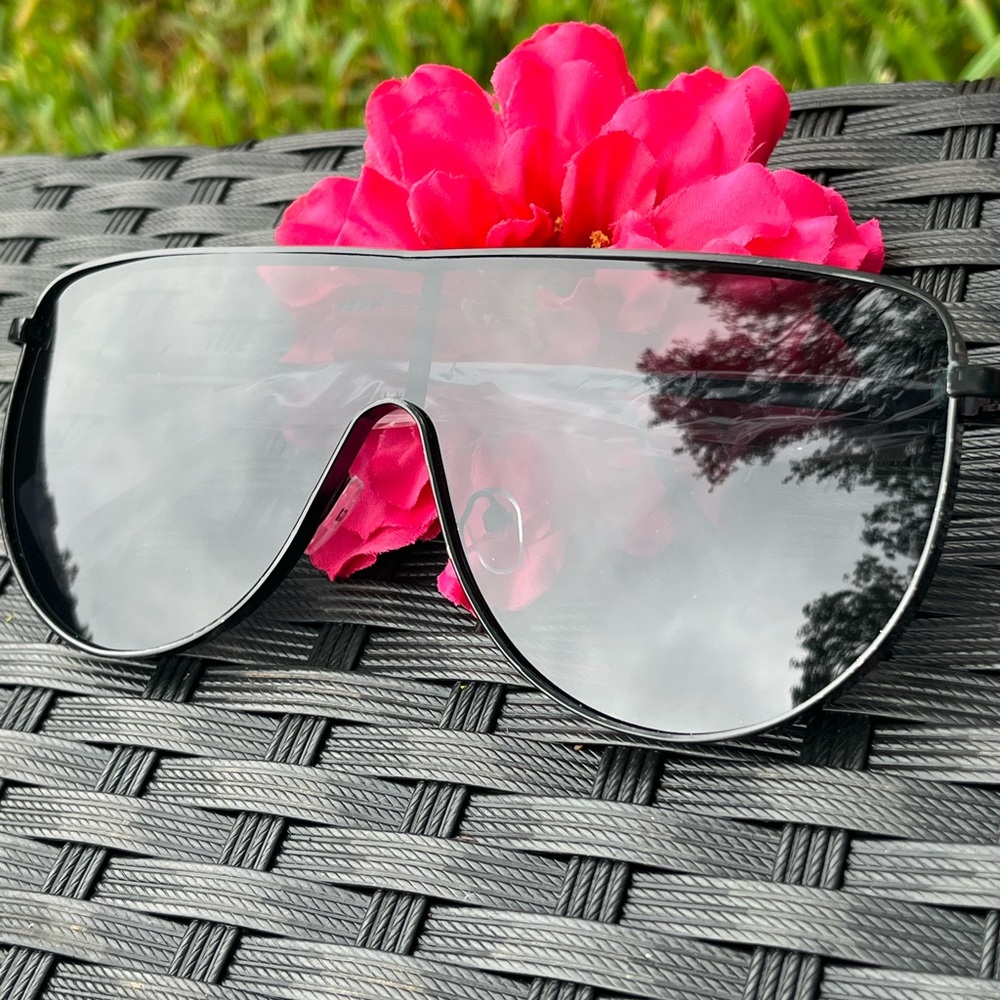 All black flat top frame